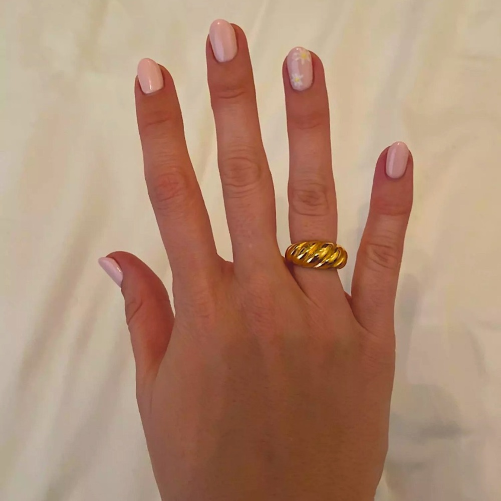 ring size 4 - Picture 6 of 6